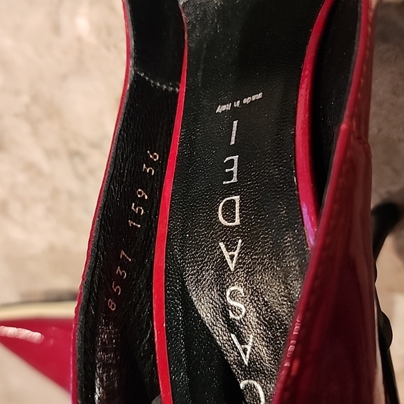 Magnificent Casadei red patent pumps - Picture 3 of 6